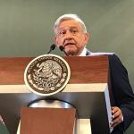 Se asomó AMLO a concierto de Grupo Firme; adelanta a Nodal en Zócalo