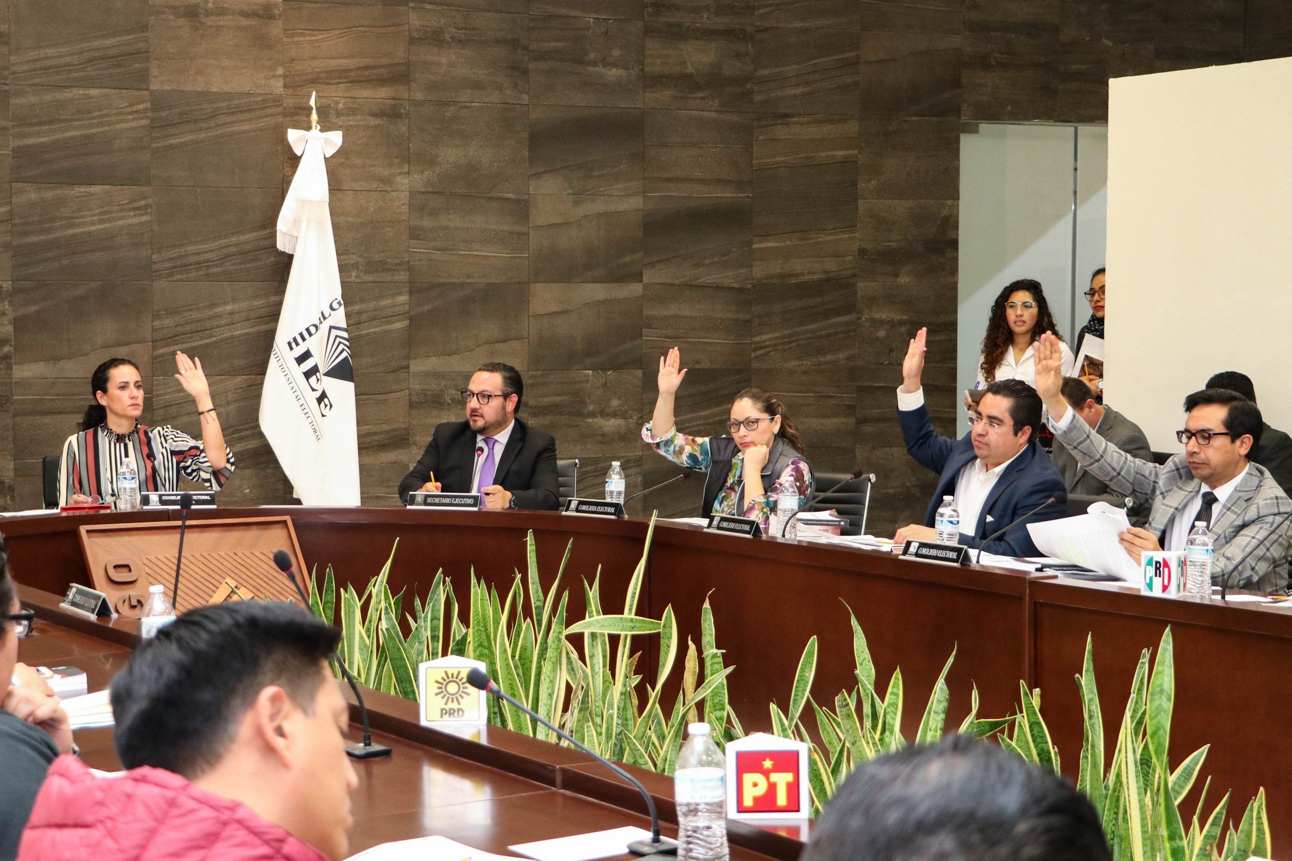 Aprueban dos aspirantes a candidatura independiente para gobernador de Hidalgo
