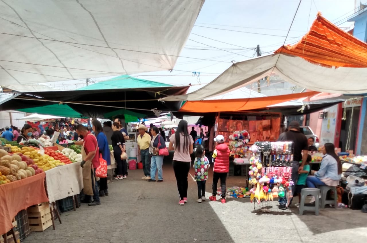 Suspenden tianguis de Pachuca; seguirán los comercios cerrados