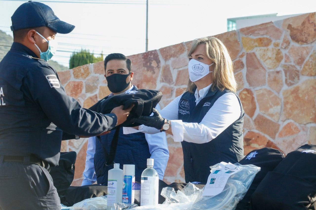 Entregan kits de protección ante Covid-19 a policías y PC de Pachuca