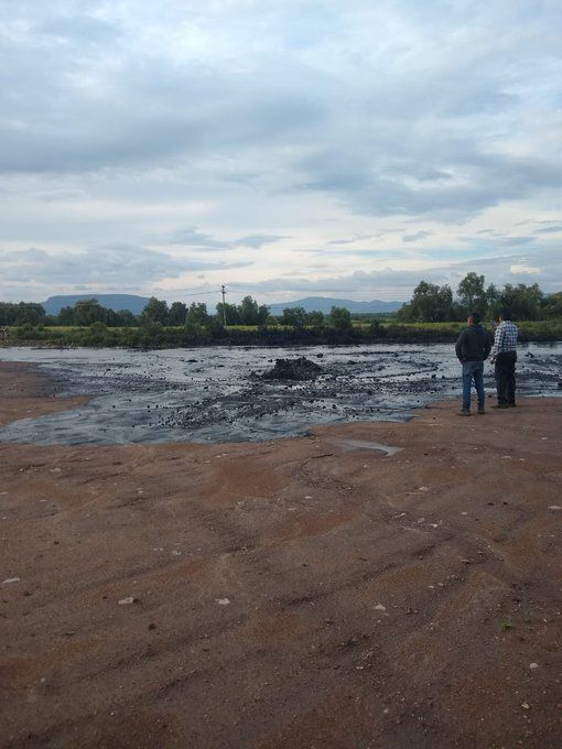Laboran autoridades para retirar combustible derramado en Hidalgo