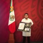 Recibe médico del IMSS Cd. Sahagún condecoración Miguel Hidalgo