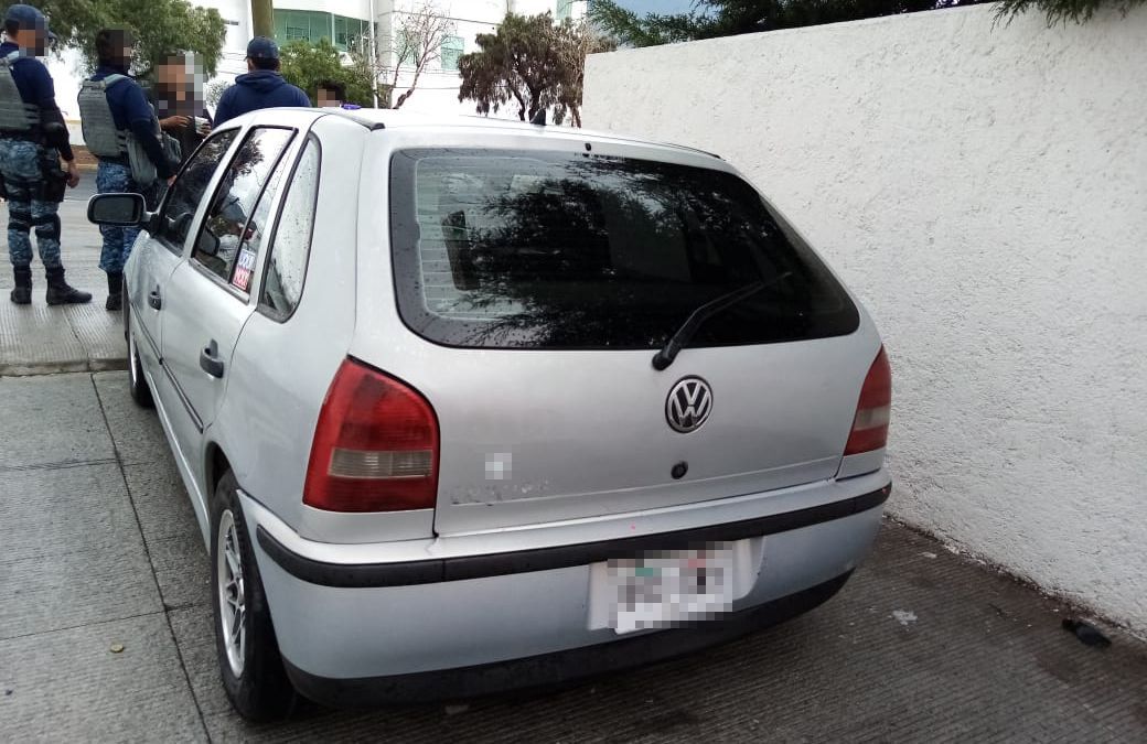 Cuatro detenidos por llevar paquete de droga, en Pachuca