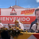 VIDEO Otra vez, avientan huevos a Noroña en Hidalgo; ahora Singuilucan