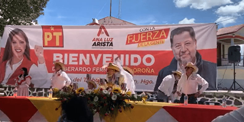 VIDEO Otra vez, avientan huevos a Noroña en Hidalgo; ahora Singuilucan