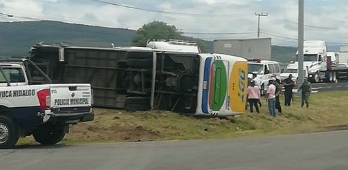 Deja 7 personas lesionadas volcadura de ODT en la México-Pachuca