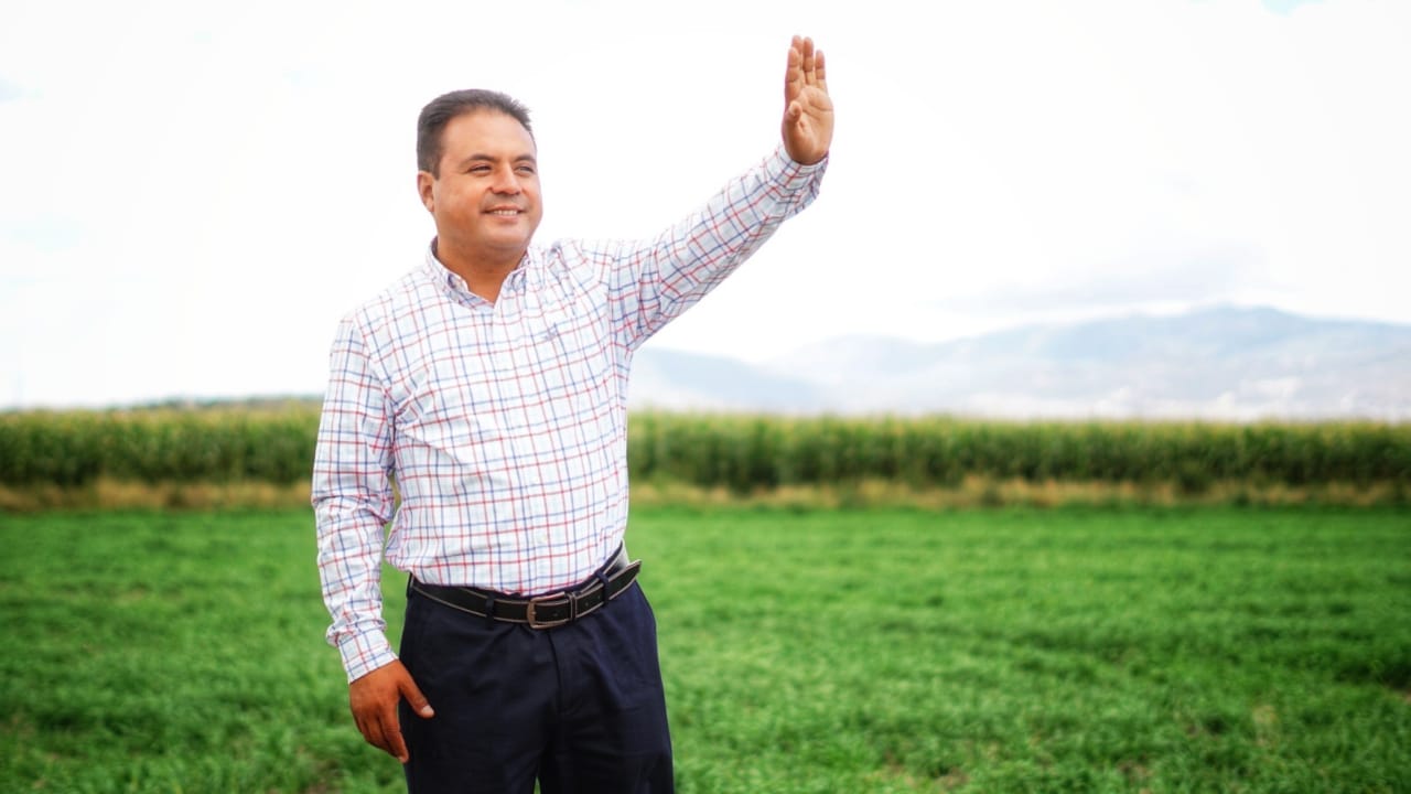 Luis Baños compromete forrajera para Mineral de la Reforma
