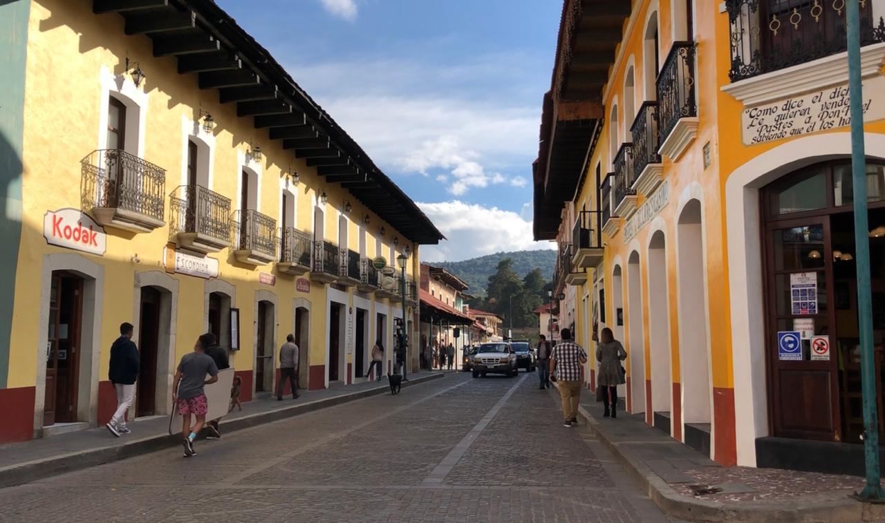 Pese a anuncio de cierre, en Real del Monte dejaron pasar turistas