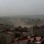 Provocan fuertes vientos caída de árboles y objetos en Pachuca