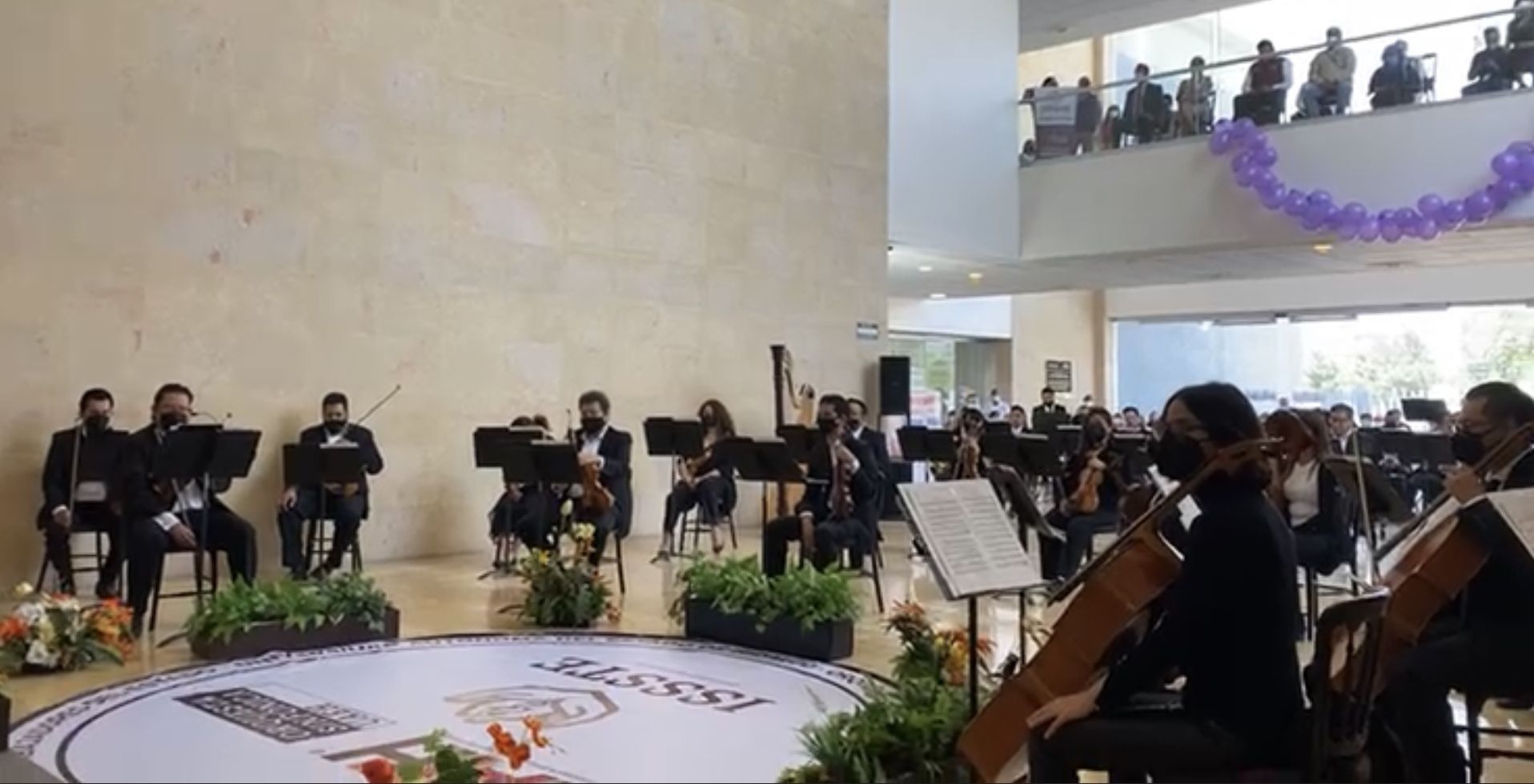 Este viernes, el Hospital del ISSSTE en Pachuca fue sede de una gala sinfónica titulada “Homenaje a los héroes sanitarios y a las víctimas de la pandemia por Covid-19".