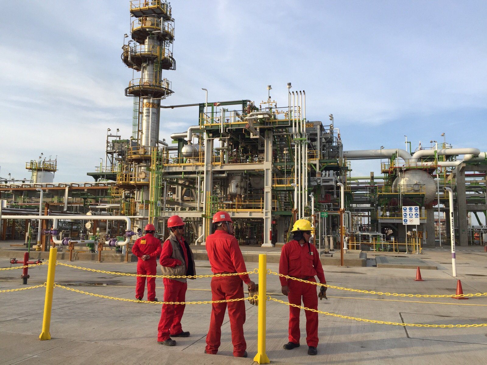 Vinculan a empleados de refinería de Tula por robo de hidrocarburo