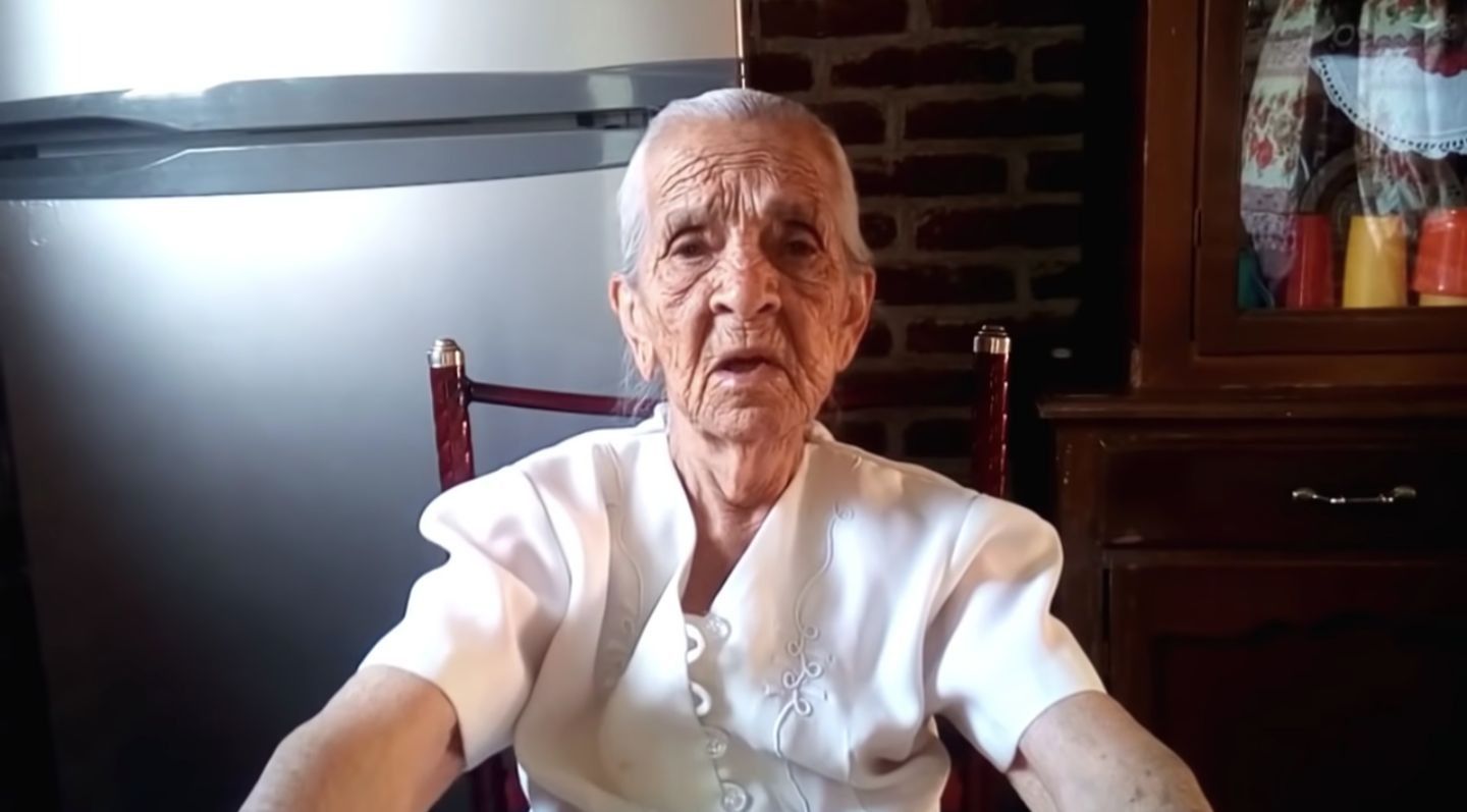 Pide abuelita de 87 años que vean sus recetas en YouTube