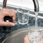 Exponen en la UAEH el problema de la potomanía, adicción al agua