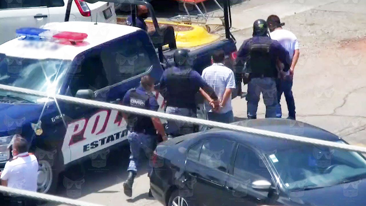 Detienen a tres sujetos por robo de autos en Pachuca