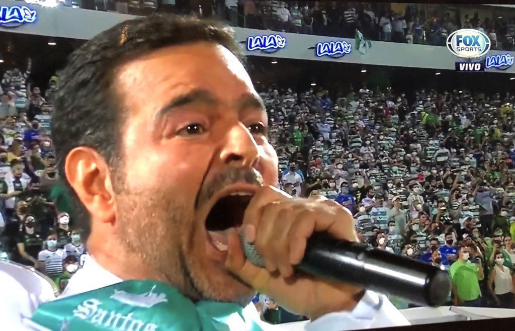 Revela Pablo Montero si pagó multa por equivocarse en Himno Nacional