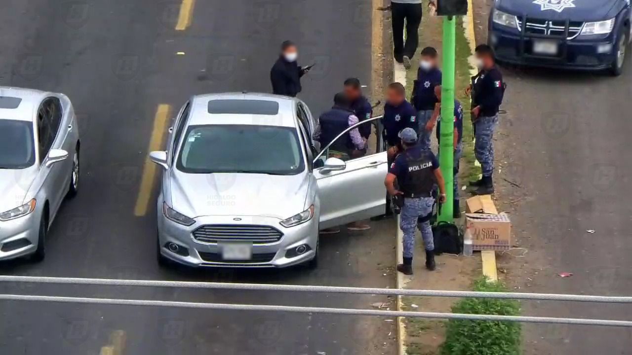 Detienen a un hombre con una arma y cartuchos, en Pachuca