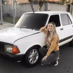 Joven compra el auto de sus sueños, pero personas se burlan