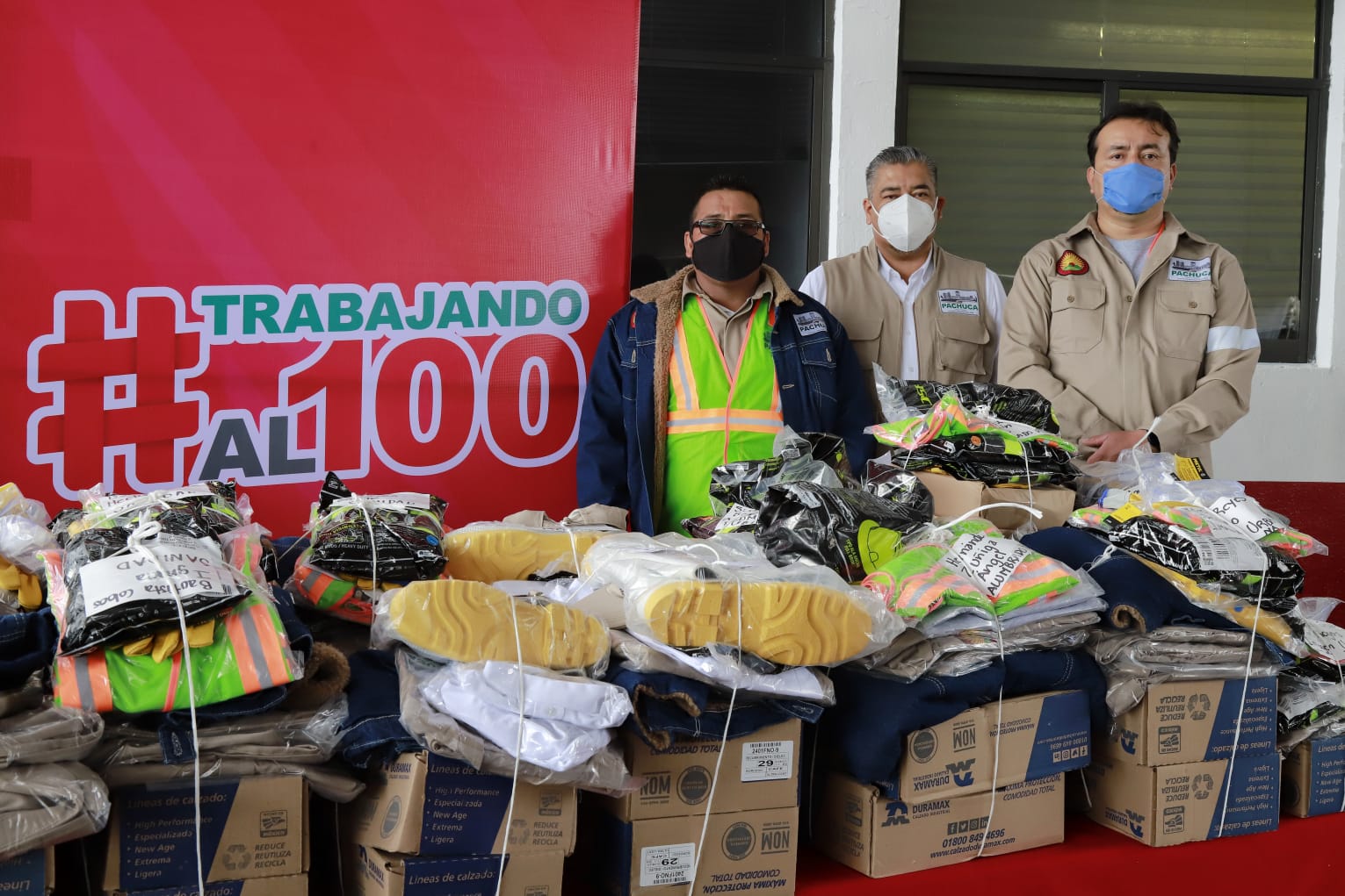 Trabajadores municipales de Pachuca reciben nuevos uniformes