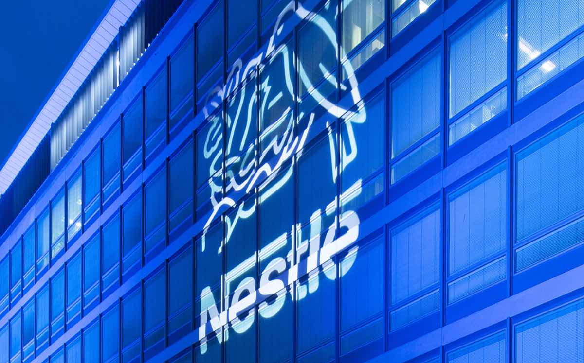 Nestlé acepta que 60% de sus productos no son saludables