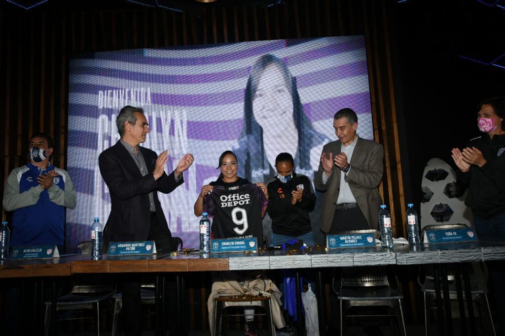 Charlyn Corral es presentada con las Tuzas del Pachuca