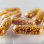 Usan el transplante de heces fecales como tratamiento para Covid-19