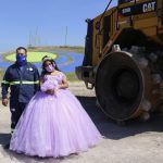Quinceañera hace sesión de fotos en relleno sanitario, trabajo de su papá