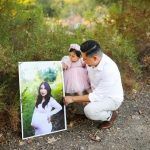 Se hace fotografía en cumpleaños de su hija, en honor a su esposa fallecida