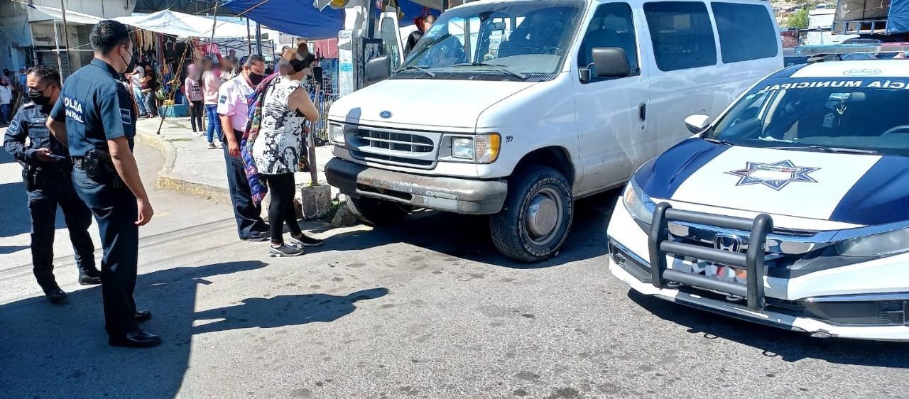 Detienen a mujer con bolsas de droga afuera de Central de Abastos de Pachuca