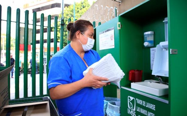 Personal del IMSS viaja a Granada para ayudar a atender casos de covid