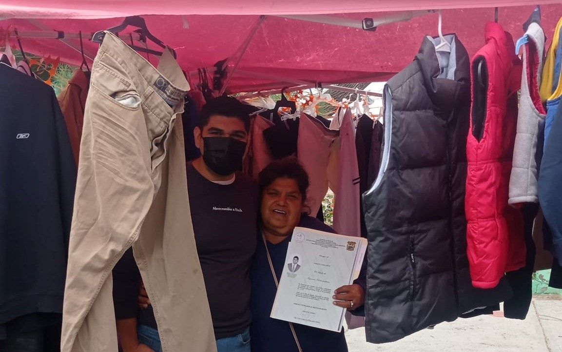 Conmueve estudiante tras agradecimiento a su mamá al concluir su carrera