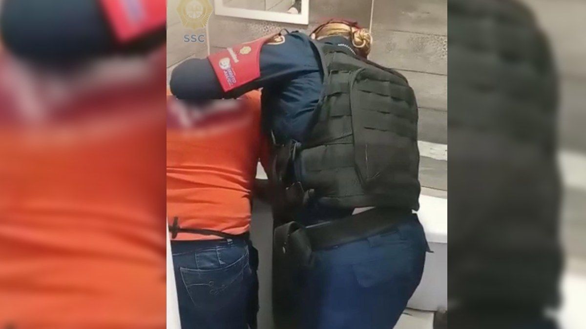 VIDEO Policía salva a mujer que se ahogaba con un pedazo de carne, en la CDMX