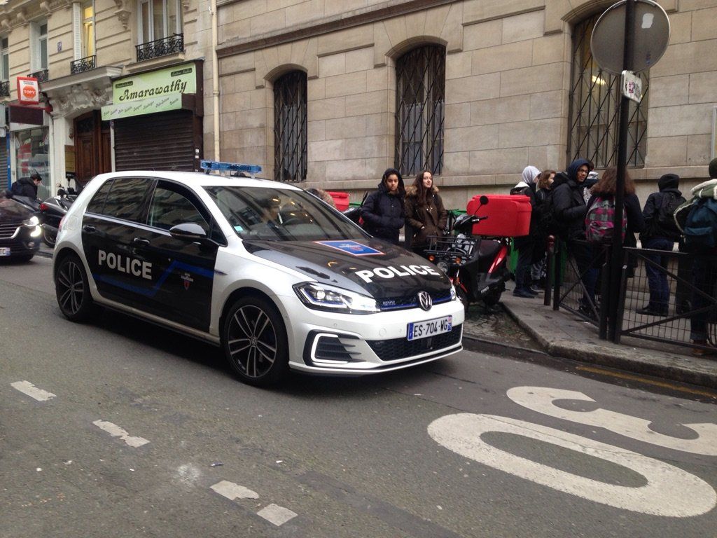 Fotógrafo muere congelado en calle de Francia: nadie le ayudó