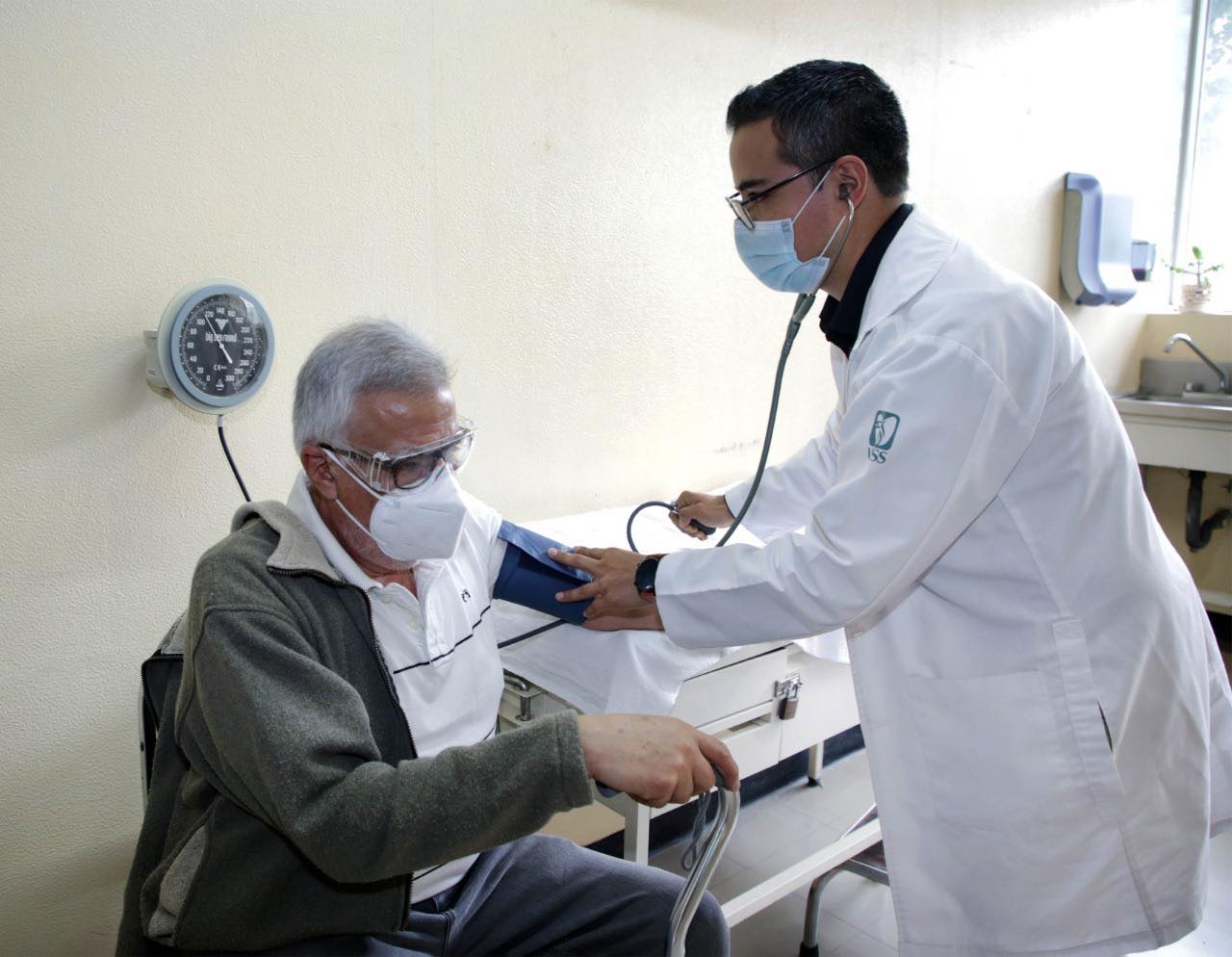 Contratará IMSS 362 médicos especialistas en Hidalgo