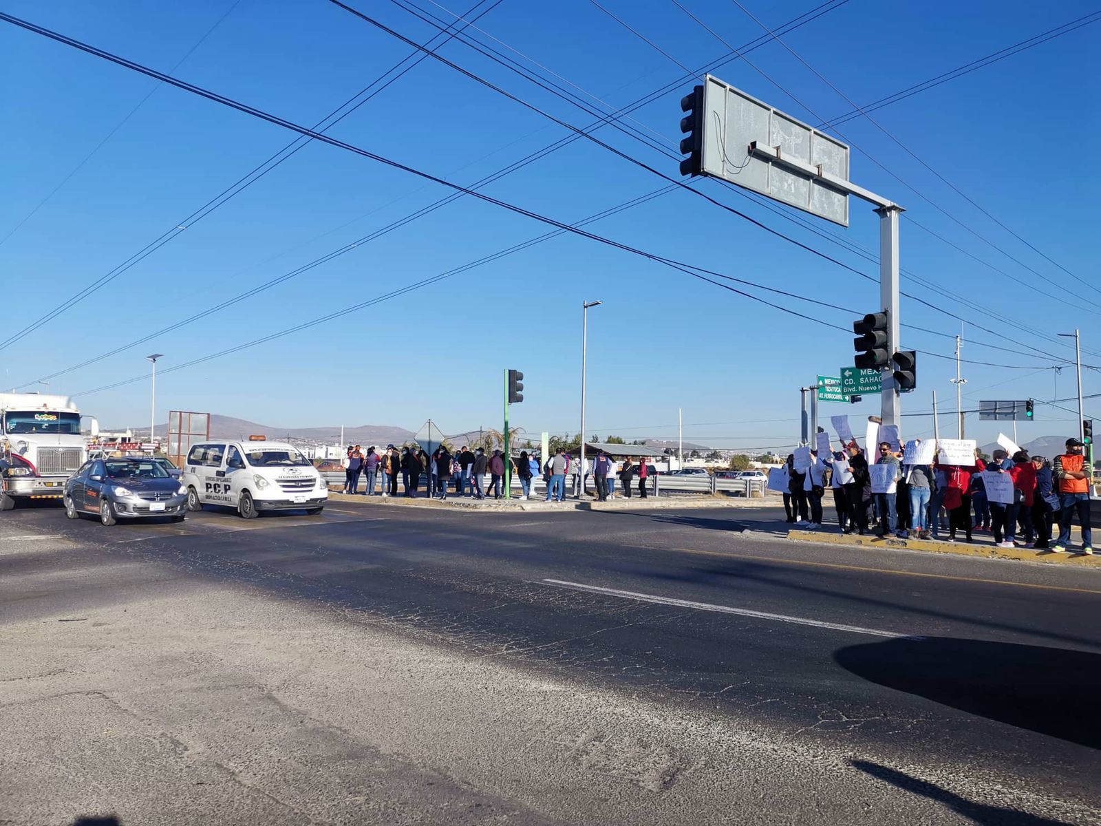 Trabajadores del SNTE se concentran en puntos de Pachuca