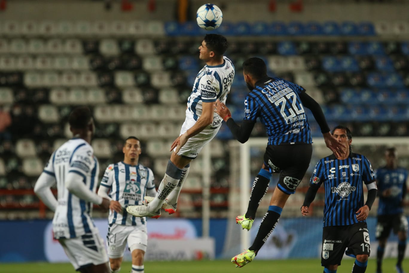 Tuzos del Pachuca reciben a Rayados con mente en el liderato