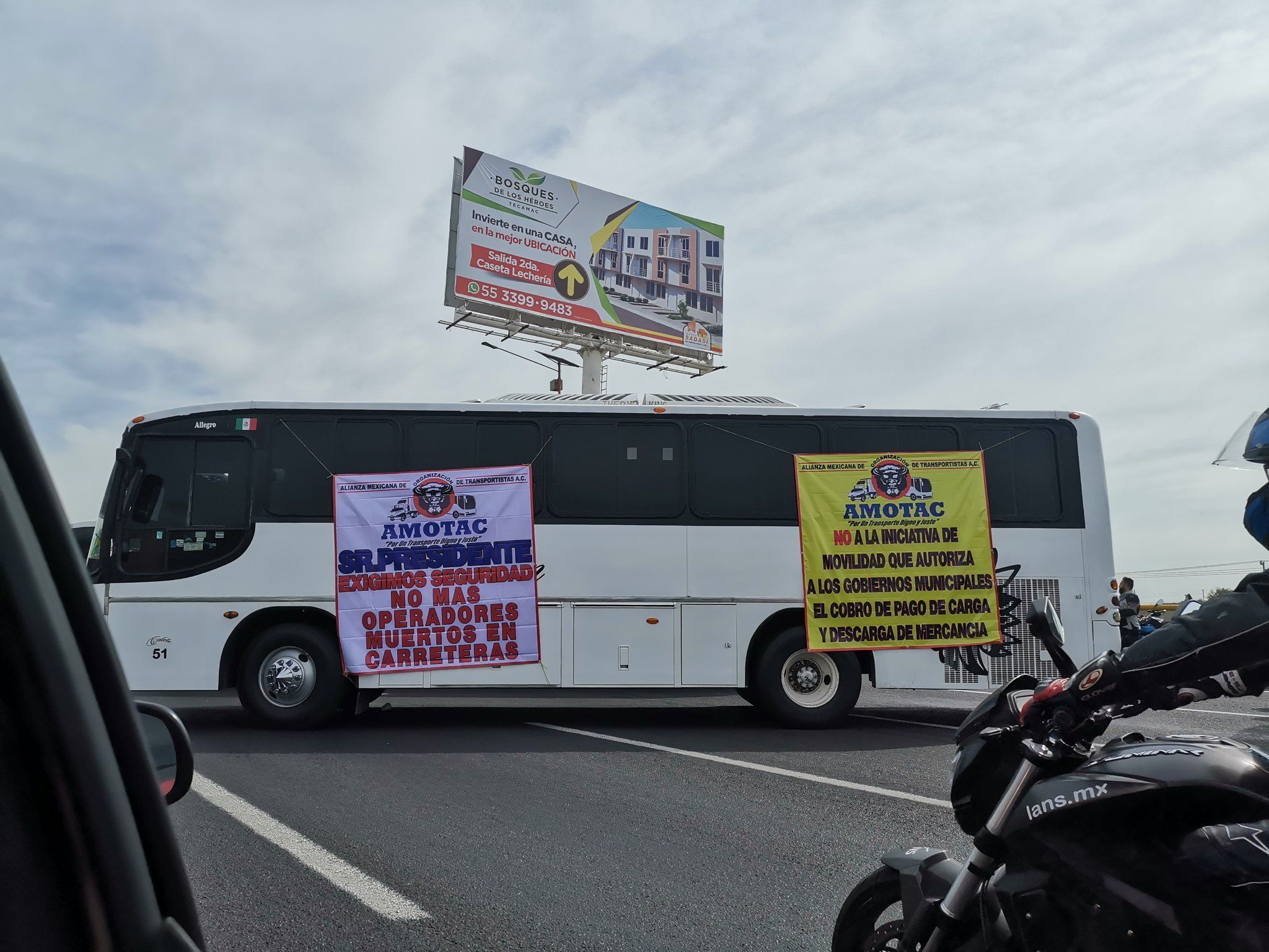 Retiran transportistas bloqueos de la México-Pachuca tras 10 horas