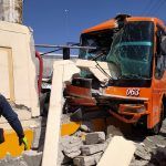 Choca autobús con estudiantes sobre bulevar Colosio