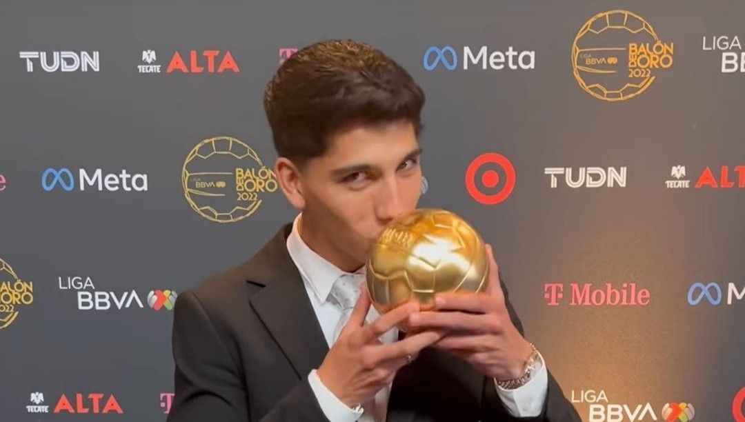 Kevin Álvarez ganó el Balón de Oro como Mejor Lateral
