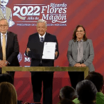 Firma AMLO iniciativa para quitar el horario de verano