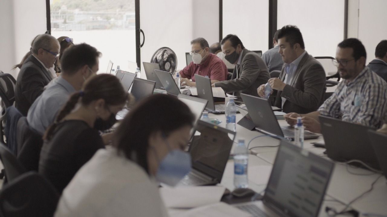 Revisa equipo de Menchaca proceso de transición