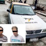 Detienen a dos sujetos por robar un taxi en Pachuca