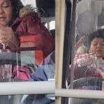 ¡Salucita! Captan a mujer preparándose una cerveza en autobús
