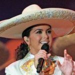 Lucero se presenta en el teatro del pueblo de la Feria de Pachuca