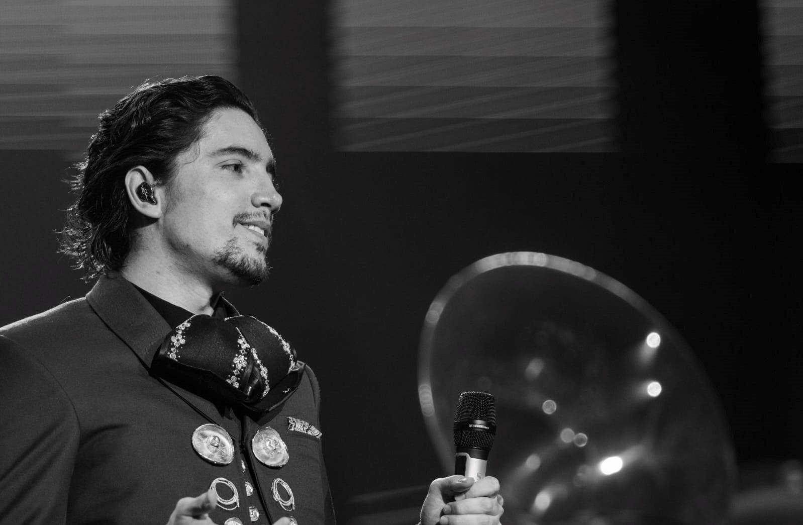 Alex Fernández en el teatro del pueblo de la Feria de Pachuca