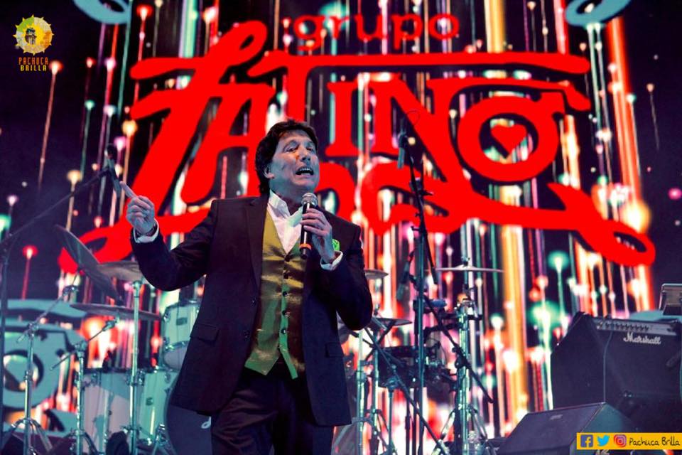 Grupo Latino en el teatro del pueblo de la feria de Pachuca