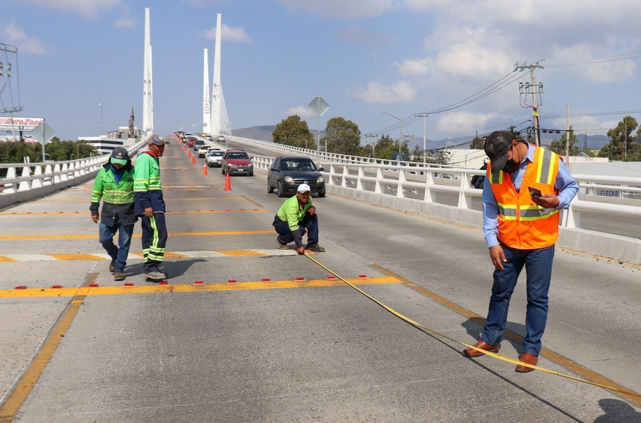 Realizan adecuaciones a puente atirantado y Colosio, en Pachuca