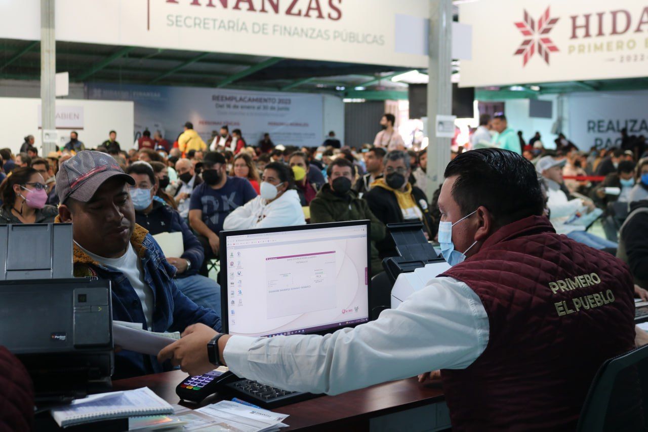 Entregan más de 4 mil placas en Hidalgo, en primer día