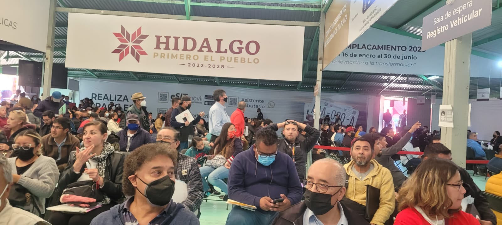 Desorden, en primer día de reemplacamiento en Hidalgo: hasta 7 horas