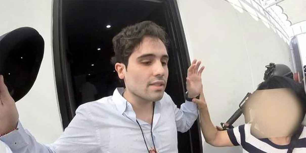Detienen a Ovidio Guzmán en camioneta, en Culiacán