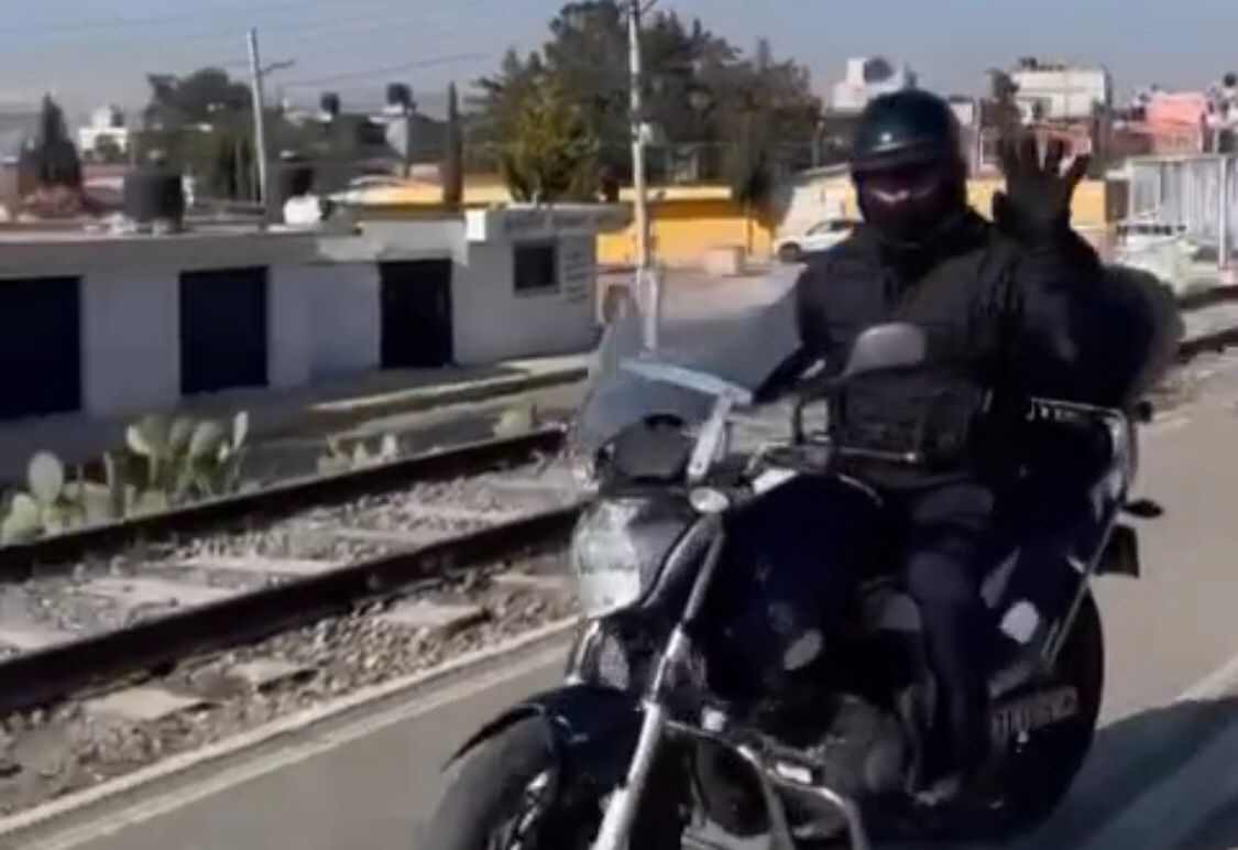 Policías de Pachuca en moto usan ciclovía, denuncian
